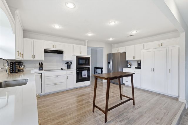 1513 Chisolm Trail, Lewisville, TX 75077