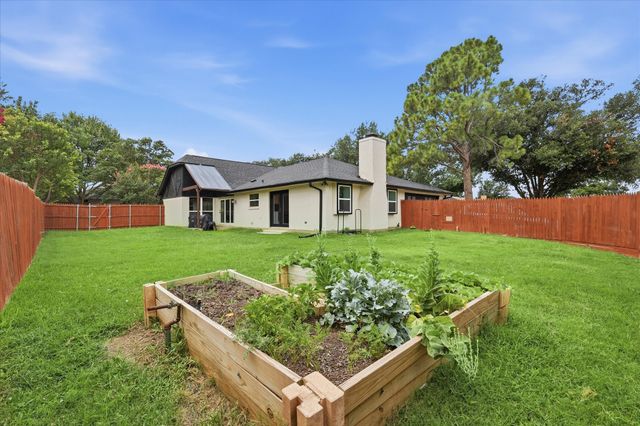 1513 Chisolm Trail, Lewisville, TX 75077