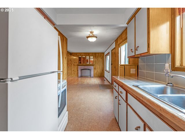 11529 Ne FARGO St, Portland, OR 97220