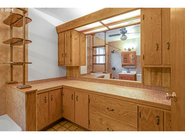 11529 Ne FARGO St, Portland, OR 97220