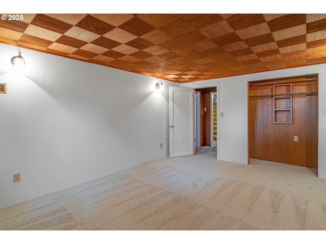 11529 Ne FARGO St, Portland, OR 97220