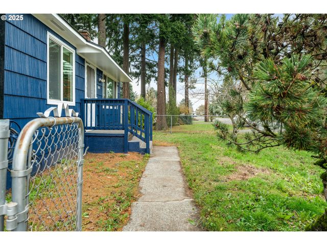 11529 Ne FARGO St, Portland, OR 97220