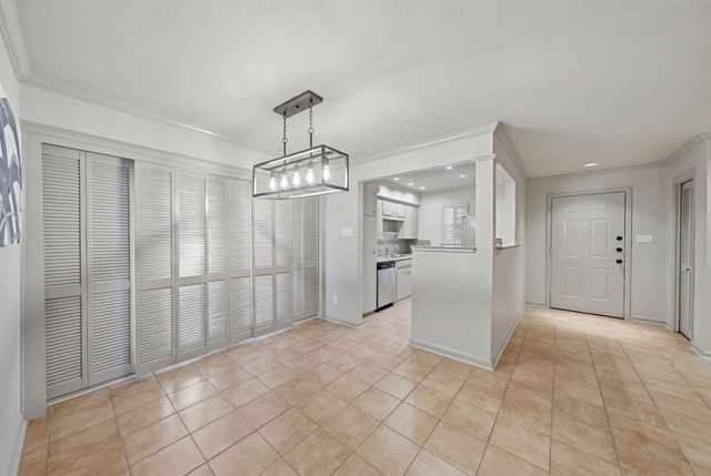 2744 Briarhurst Drive 51, Houston, TX 77057