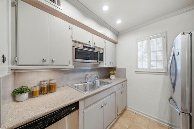 2744 Briarhurst Drive 51, Houston, TX 77057