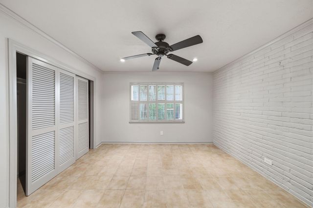 2744 Briarhurst Drive 51, Houston, TX 77057