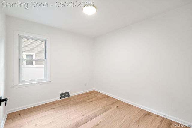 1035 N Vermont Avenue, Royal Oak, MI 48067