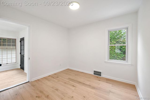 1035 N Vermont Avenue, Royal Oak, MI 48067