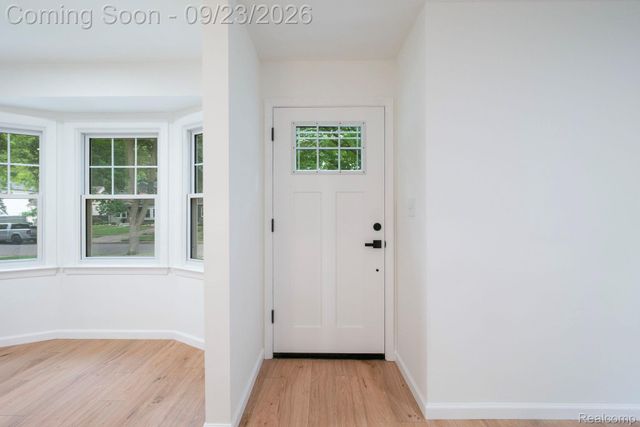 1035 N Vermont Avenue, Royal Oak, MI 48067