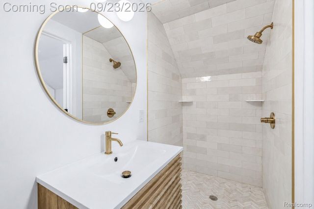 1035 N Vermont Avenue, Royal Oak, MI 48067