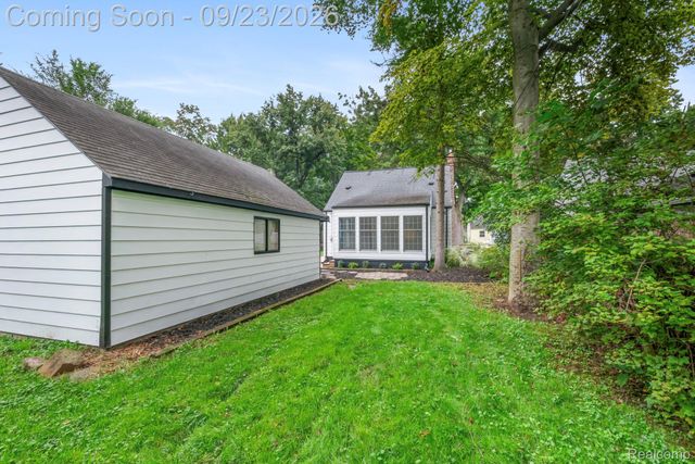 1035 N Vermont Avenue, Royal Oak, MI 48067