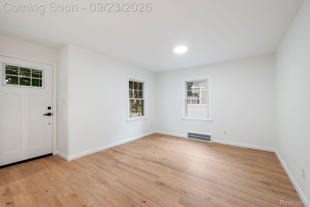 1035 N Vermont Avenue, Royal Oak, MI 48067