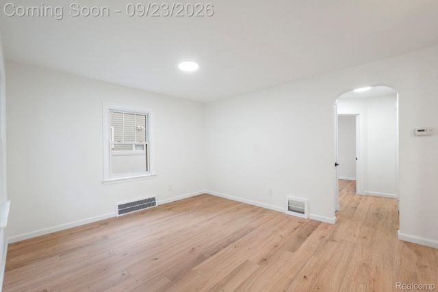 1035 N Vermont Avenue, Royal Oak, MI 48067