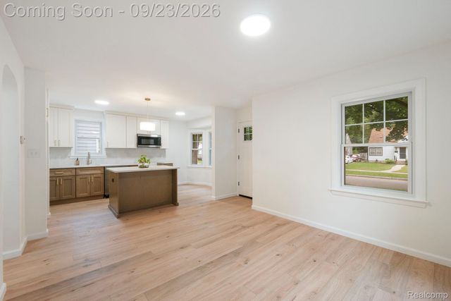 1035 N Vermont Avenue, Royal Oak, MI 48067