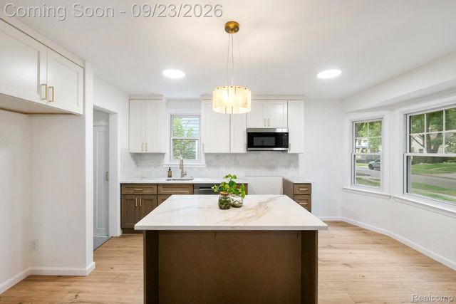 1035 N Vermont Avenue, Royal Oak, MI 48067