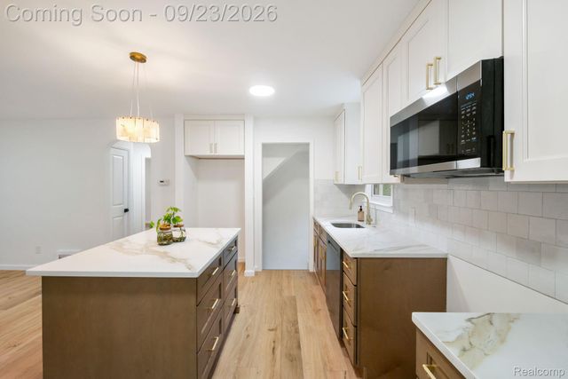 1035 N Vermont Avenue, Royal Oak, MI 48067
