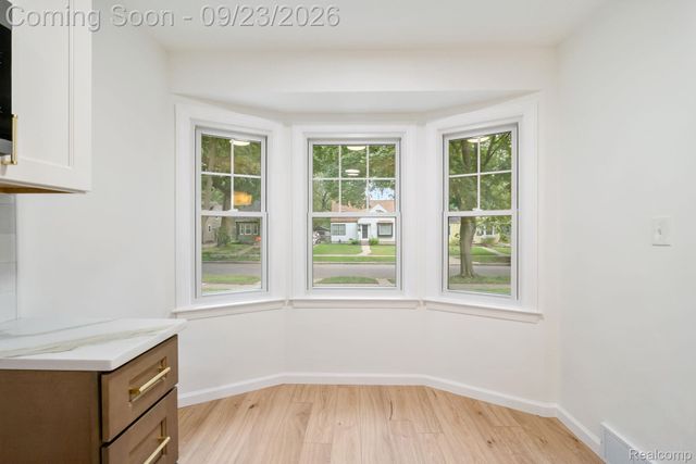 1035 N Vermont Avenue, Royal Oak, MI 48067