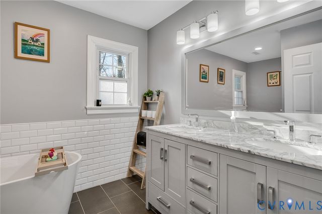 10219 Windbluff Dr, Henrico, VA 23238