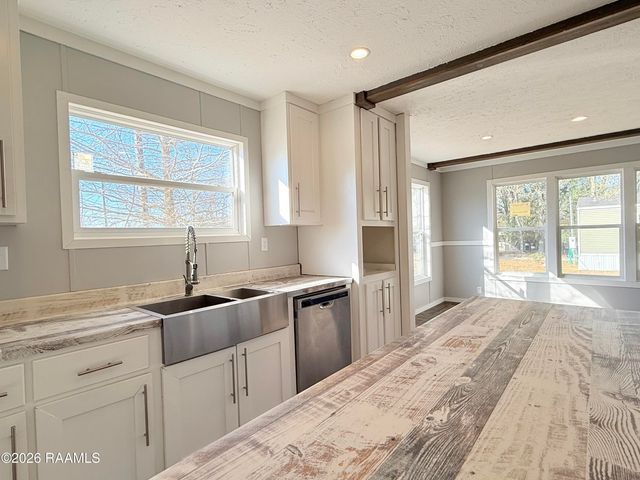 1084 Huval Street, Breaux Bridge, LA 70517