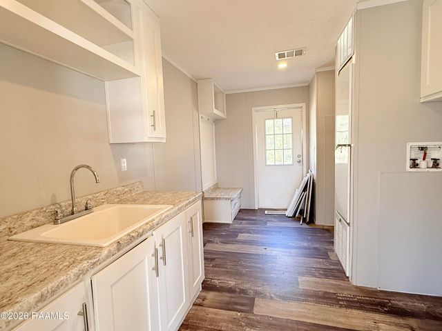 1084 Huval Street, Breaux Bridge, LA 70517