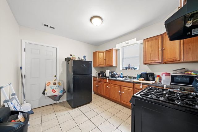 1022 N Leamington Avenue, Chicago, IL 60651