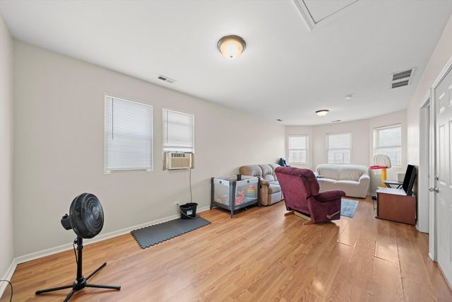 1022 N Leamington Avenue, Chicago, IL 60651