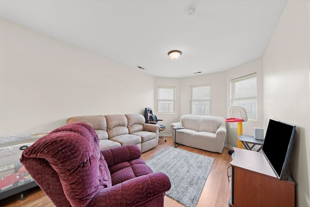 1022 N Leamington Avenue, Chicago, IL 60651