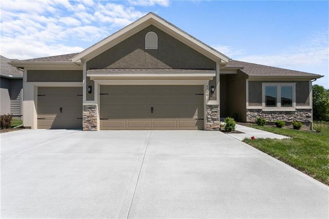 8895 N Monroe Avenue, Kansas City, MO 64156