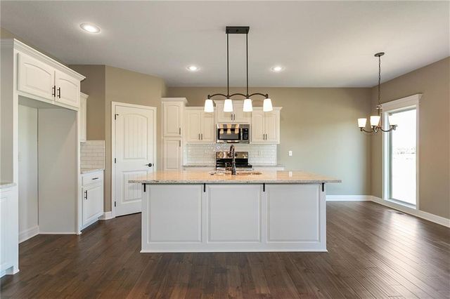 8895 N Monroe Avenue, Kansas City, MO 64156