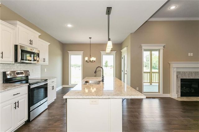 8895 N Monroe Avenue, Kansas City, MO 64156