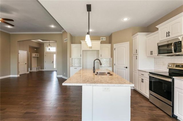 8895 N Monroe Avenue, Kansas City, MO 64156