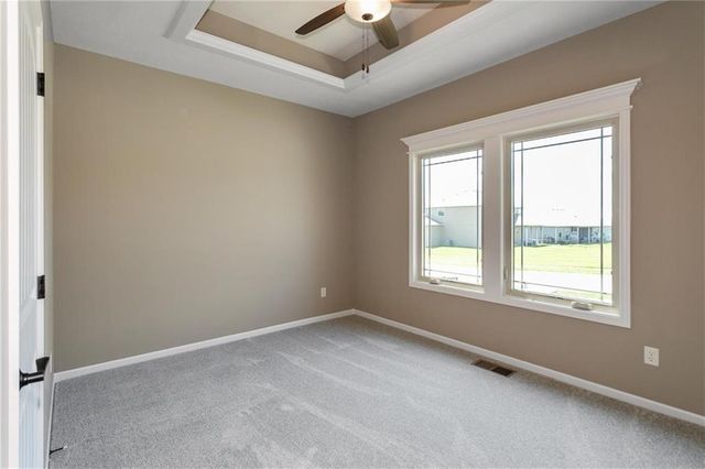 8895 N Monroe Avenue, Kansas City, MO 64156