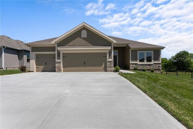 8895 N Monroe Avenue, Kansas City, MO 64156