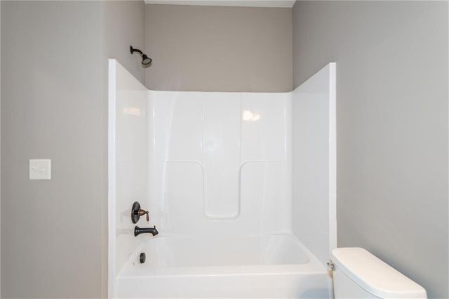 8895 N Monroe Avenue, Kansas City, MO 64156