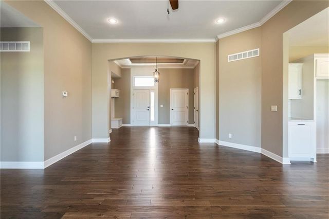8895 N Monroe Avenue, Kansas City, MO 64156