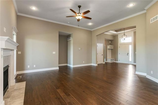 8895 N Monroe Avenue, Kansas City, MO 64156