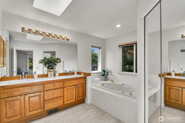 7619 NE 125th Street, Kirkland, WA 98034