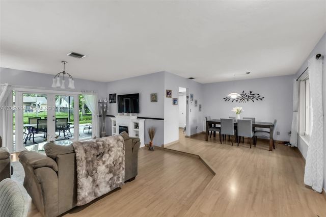 11804 SW 54th Street, Cooper City, FL 33330