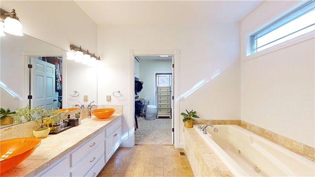 13780 Crazy Horse Drive, Rogers, AR 72758