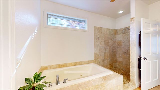 13780 Crazy Horse Drive, Rogers, AR 72758