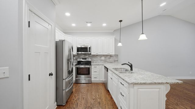 6911 Village Lake Circle, East Ridge, TN 37412