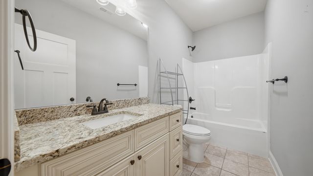 6911 Village Lake Circle, East Ridge, TN 37412