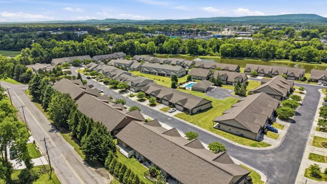 6911 Village Lake Circle, East Ridge, TN 37412