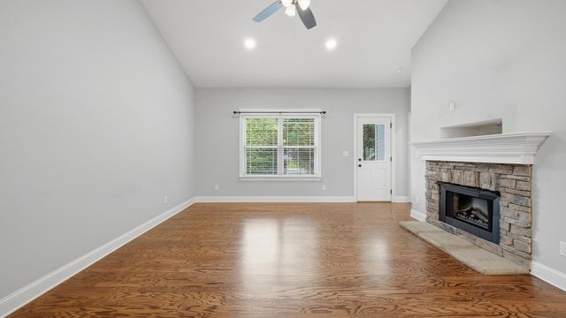 6911 Village Lake Circle, East Ridge, TN 37412