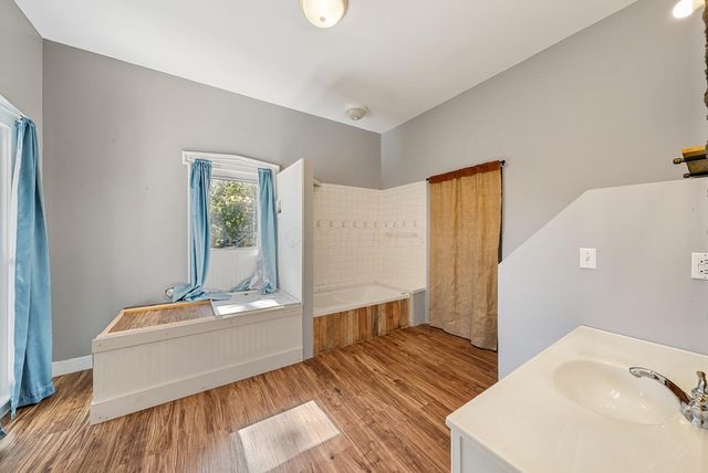 69 Mt Vernon Avenue, Fredericktown, OH 43019