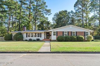 502 E Cavenaugh Street, Wallace, NC 28466