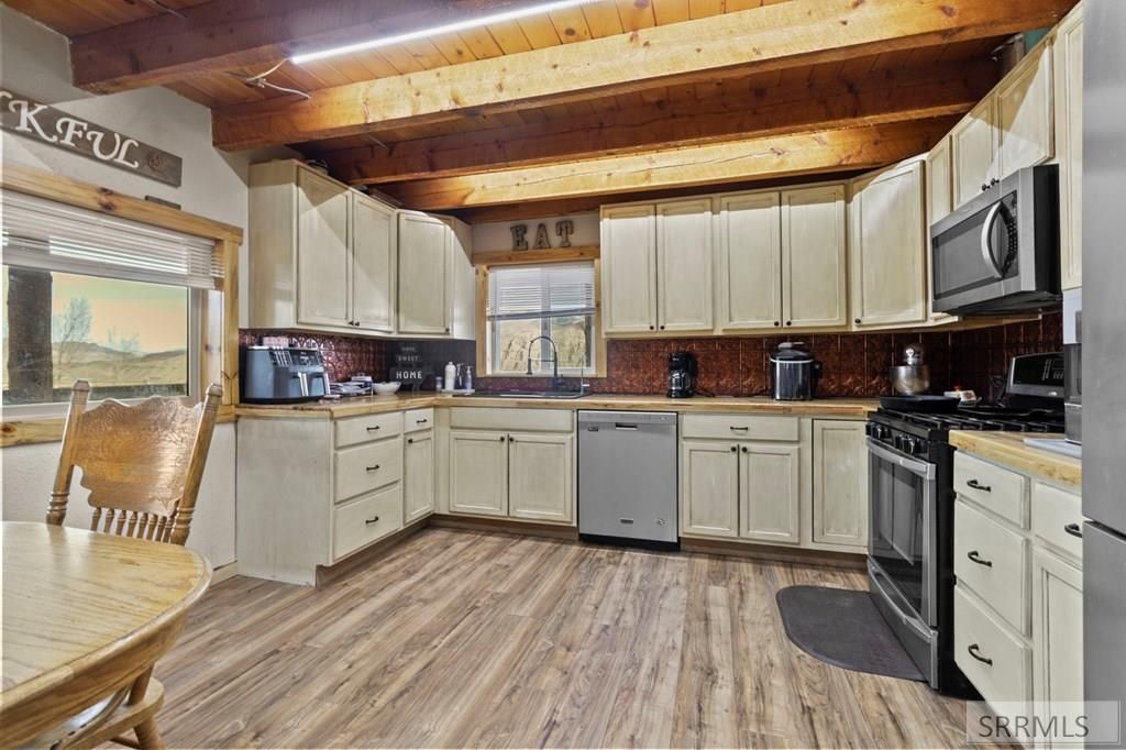 Image 9 of property listing at 699 Stephens Road, Challis, ID 83226