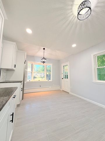 11 Thornfell St, Springfield, MA 01104