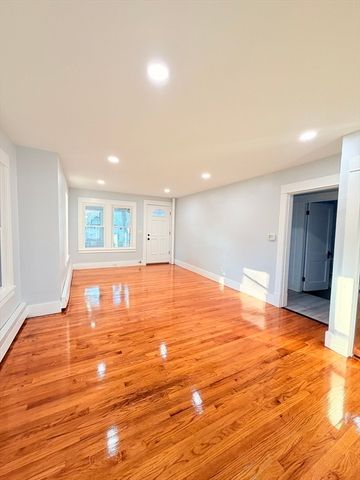 11 Thornfell St, Springfield, MA 01104