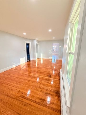 11 Thornfell St, Springfield, MA 01104