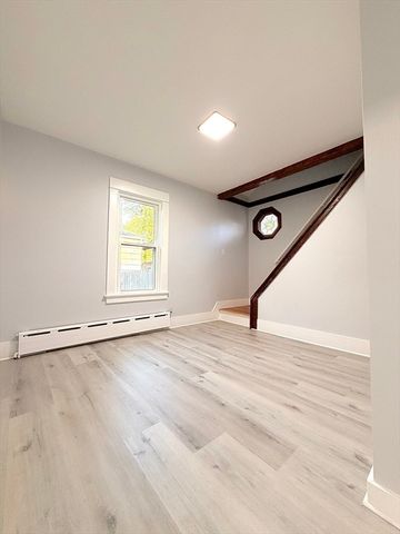 11 Thornfell St, Springfield, MA 01104